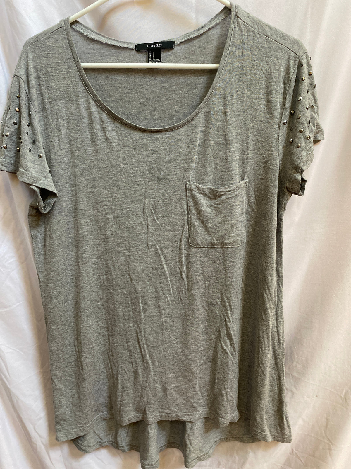 Forever 21 xtra long Grey shirt w pocket - size Junior - S (3/5)