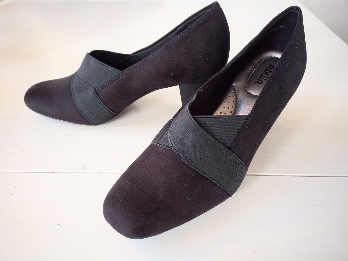 Abella Eve Pumps - EUC w/box, black suede - size Shoes - Adult 7