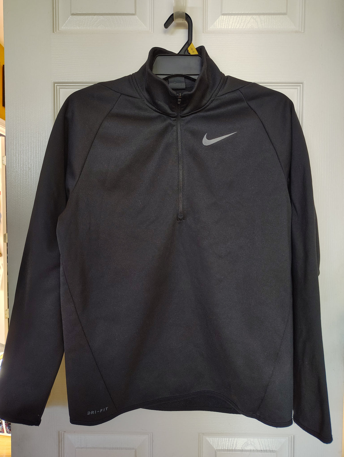 Pullover - Nike Dri-fit -GUC -black, insulated - size Teen/Men - M (32-34)