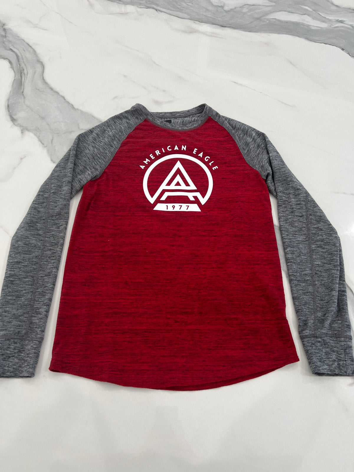 American Eagle LS top SzS red/gray EUC - size Teen/Men - S (29-31)