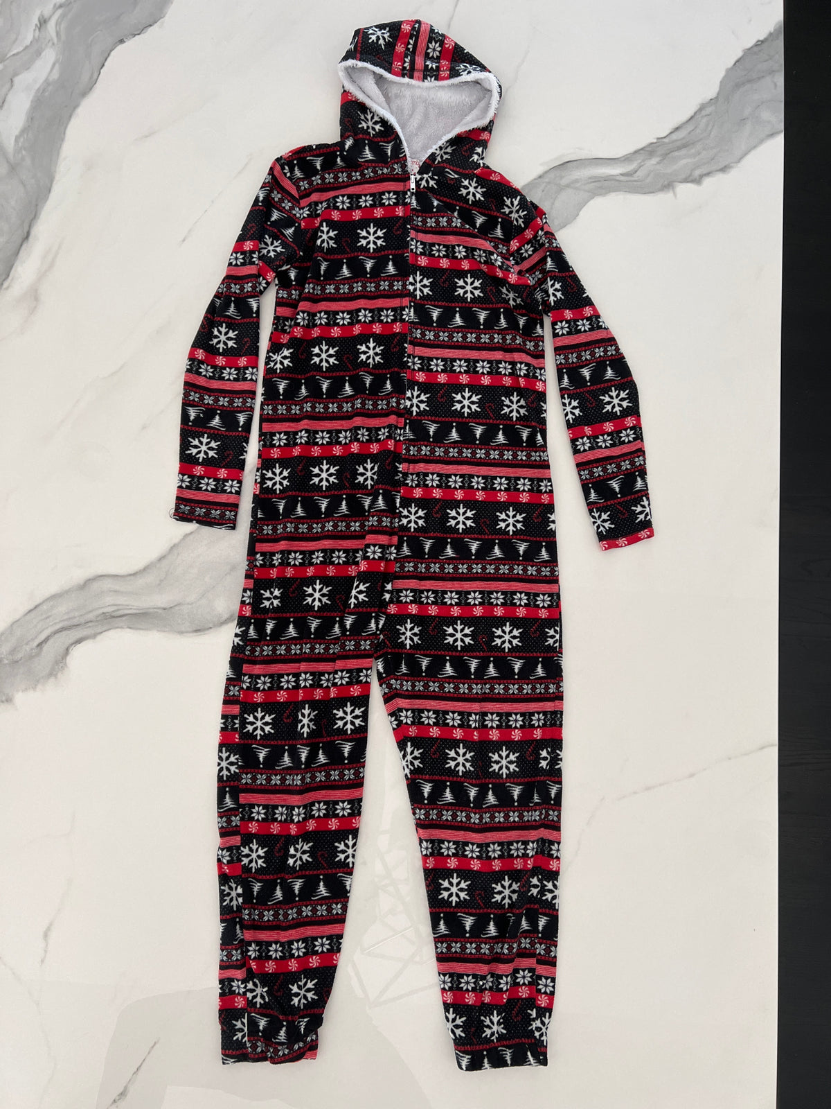 Poof Xmas onesie pjs szL Blk/red/wht fleece VGUC - size Junior - L (11/13)