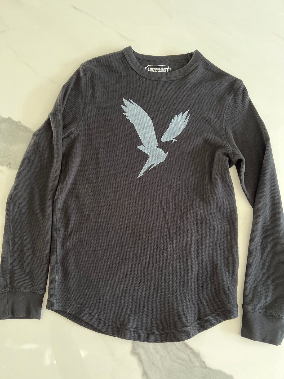 American Eagle LS top Thermal blk w/gray eagle - size Teen/Men - XS (26-28)