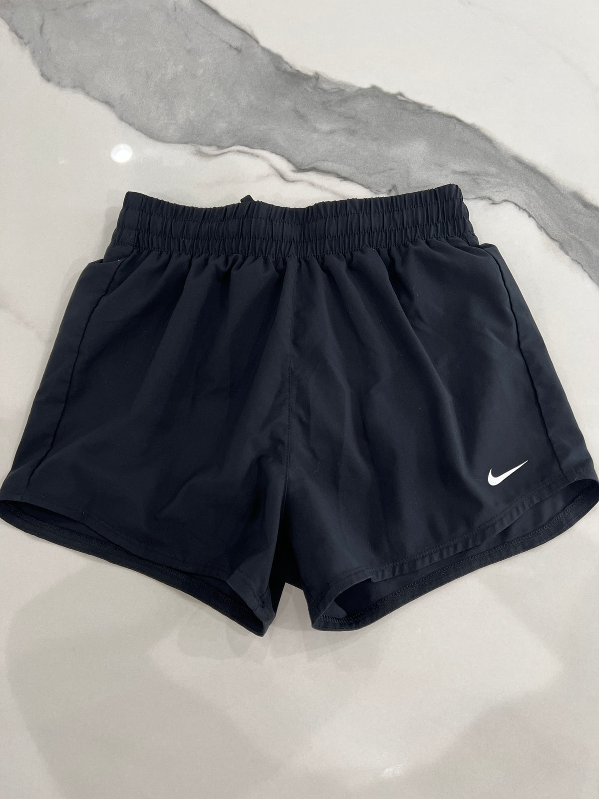 Nike youth L blk shrts Fits more lk 12/14's - size Youth - 14 (XL)