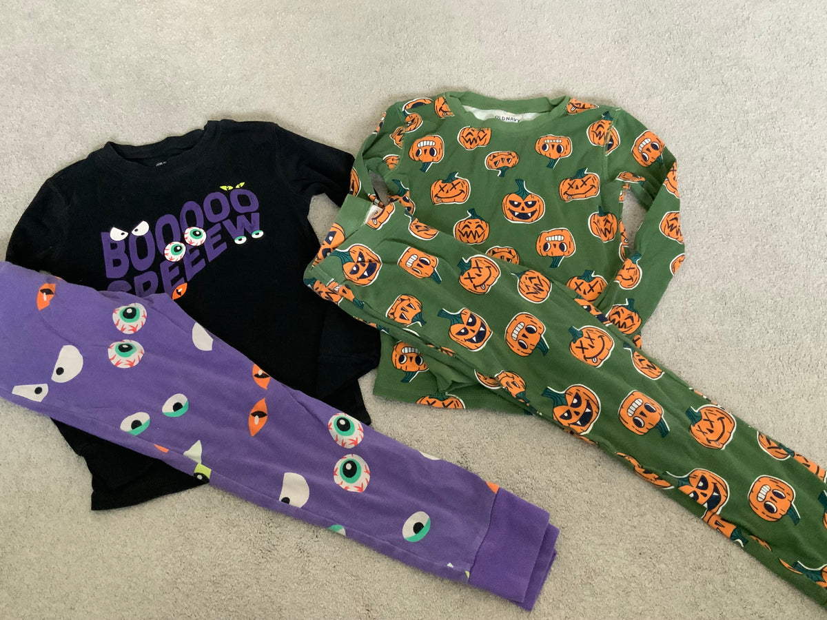 2 pairs of halloween pj can be unisex - size Youth - 8 (M)