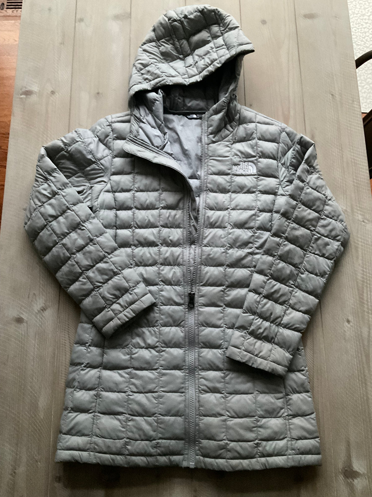NORTH FACE THERMOBALL GREY - EUC SZ M: 10/12 - size Youth - 10 (L)