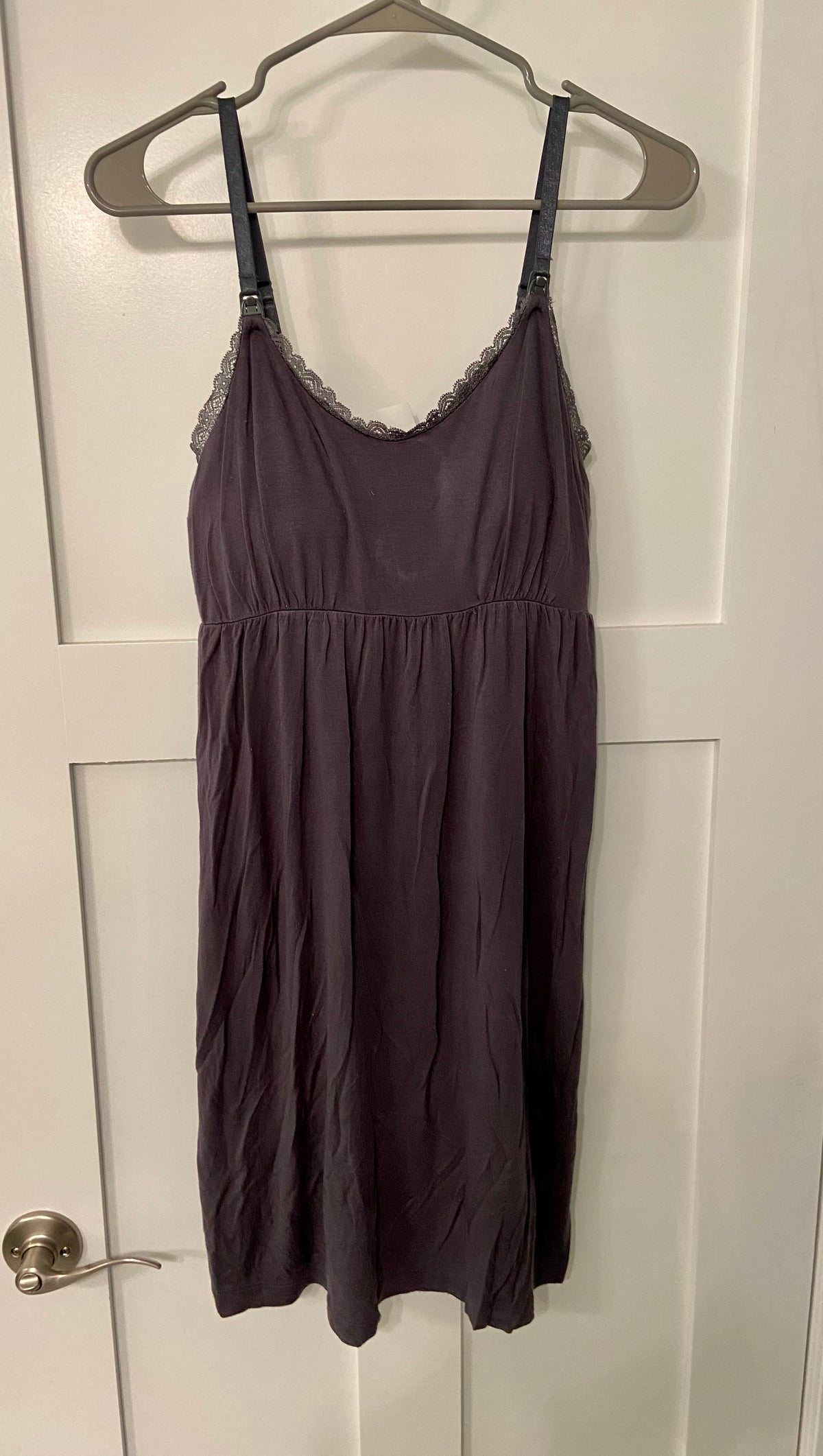 Motherhood Maternity M grey nursing nightgown - size Women - M (8/10)
