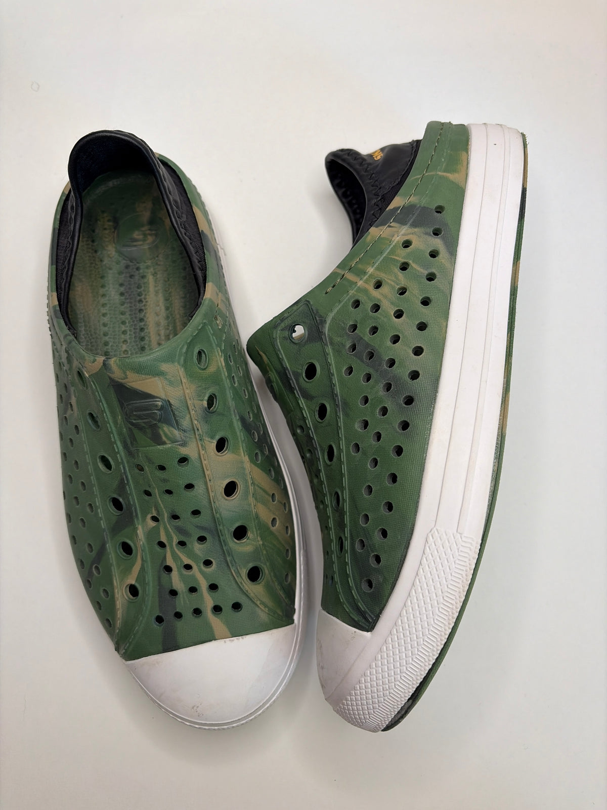Sketchers camo slip on Sandal/water shoes Sz 4 - size Shoes - Kids 4
