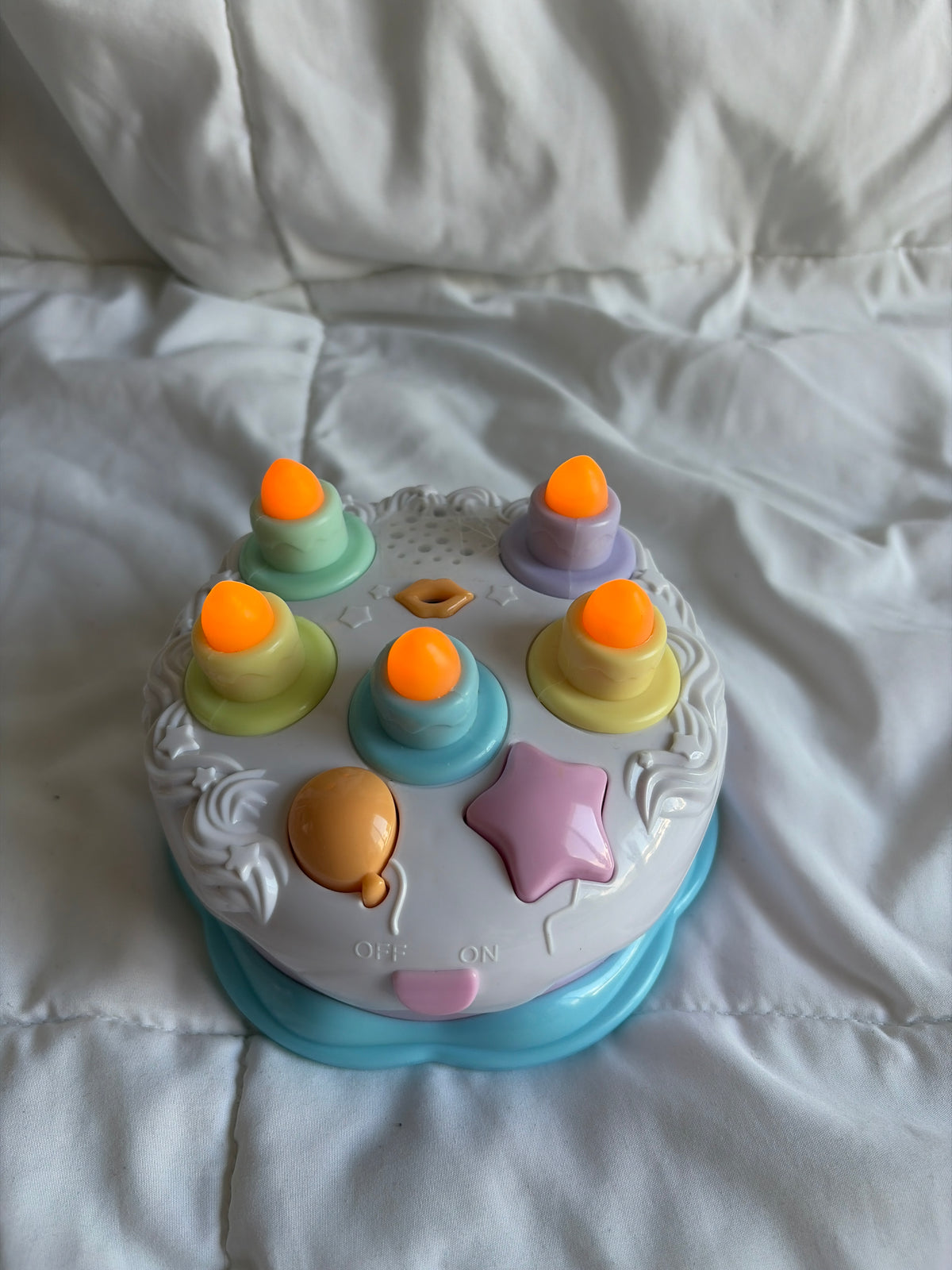 Toddler birthday cake w/ Light up candles & song