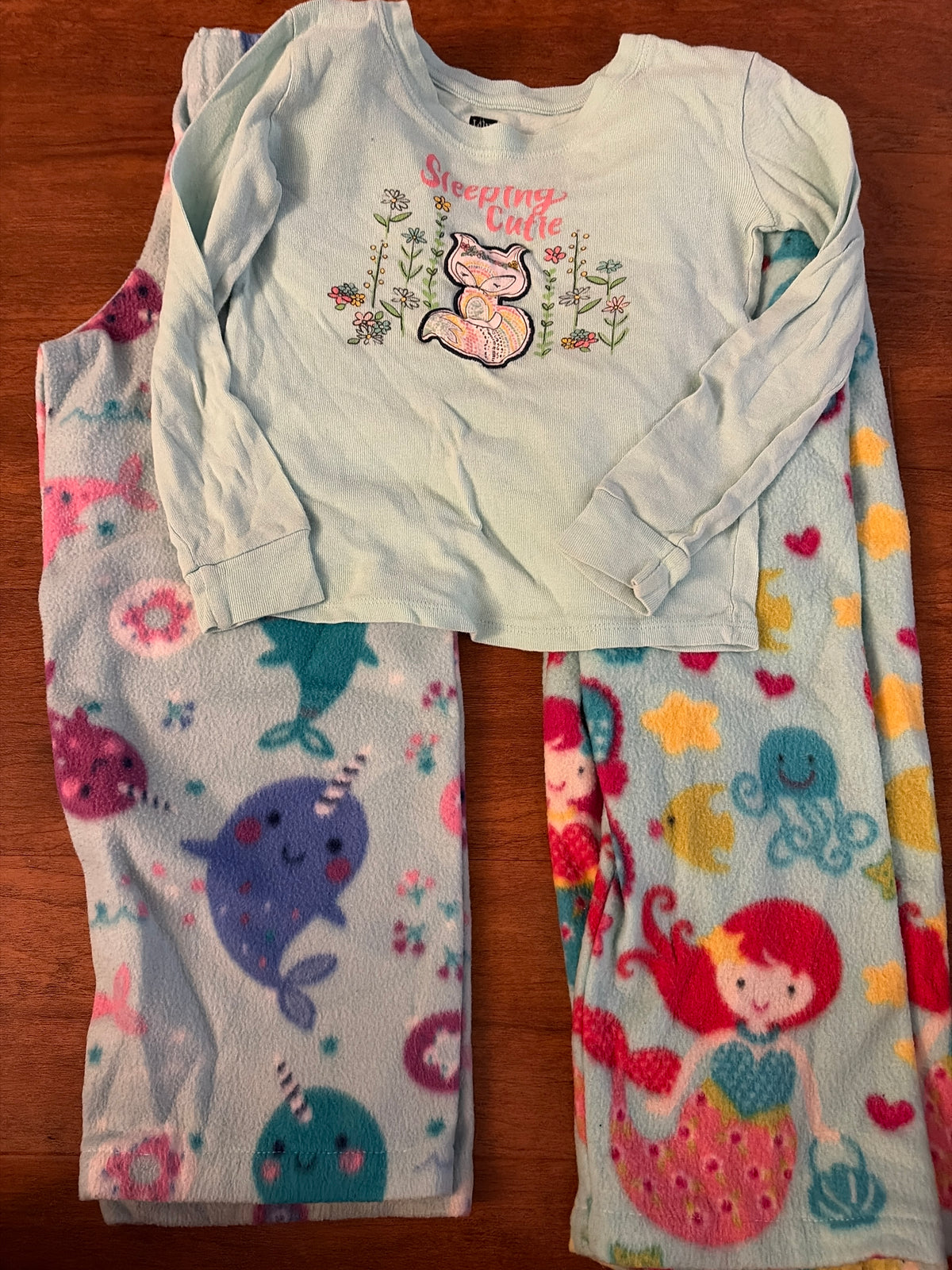 Sz 6 lot of 1 shirt and 2 pairs of fleece pants - size Youth - 6 (S)