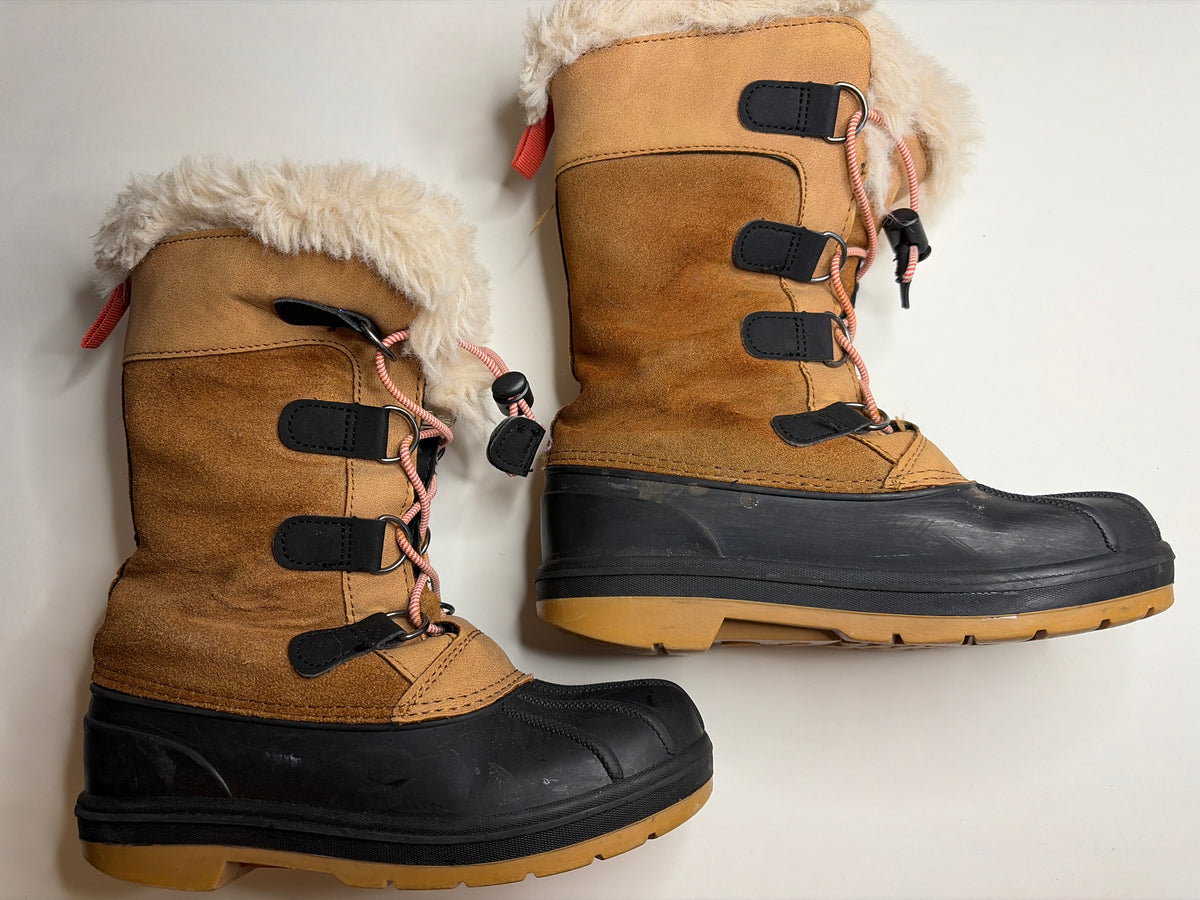 Cat & Jack Sz 13 snow boots w/fuzzy lining - size Shoes - Kids 13