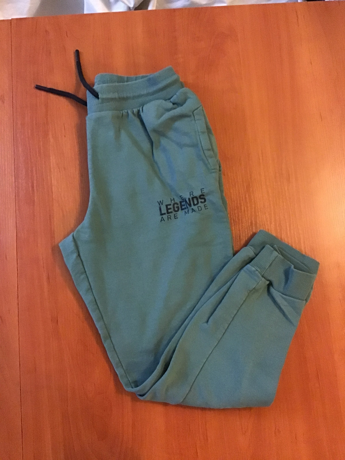 Green swept pants Where legends are made - size Youth - 12 (L)