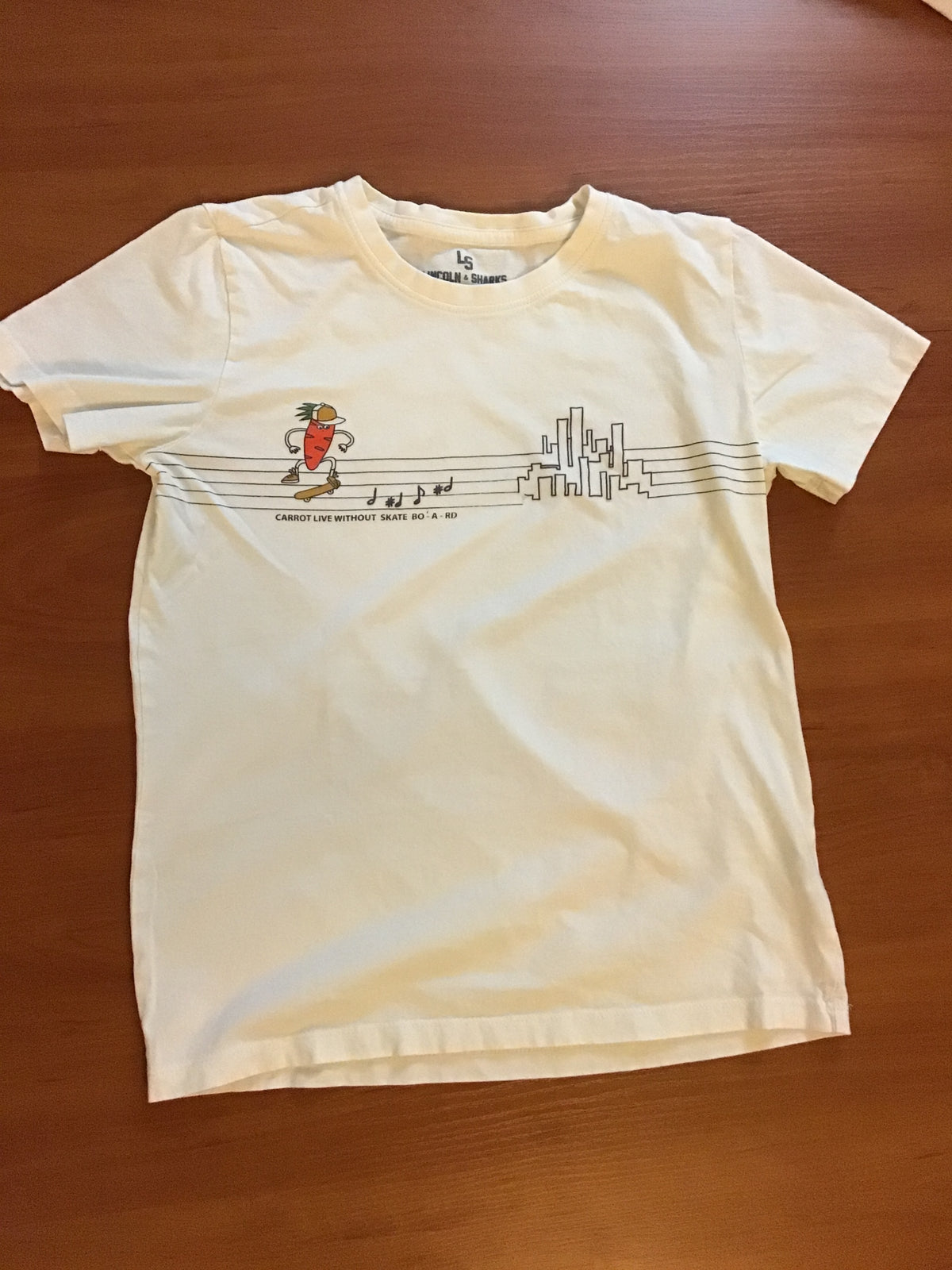White 100%cotton shirt Music note and carrot - size Youth - 10 (L)