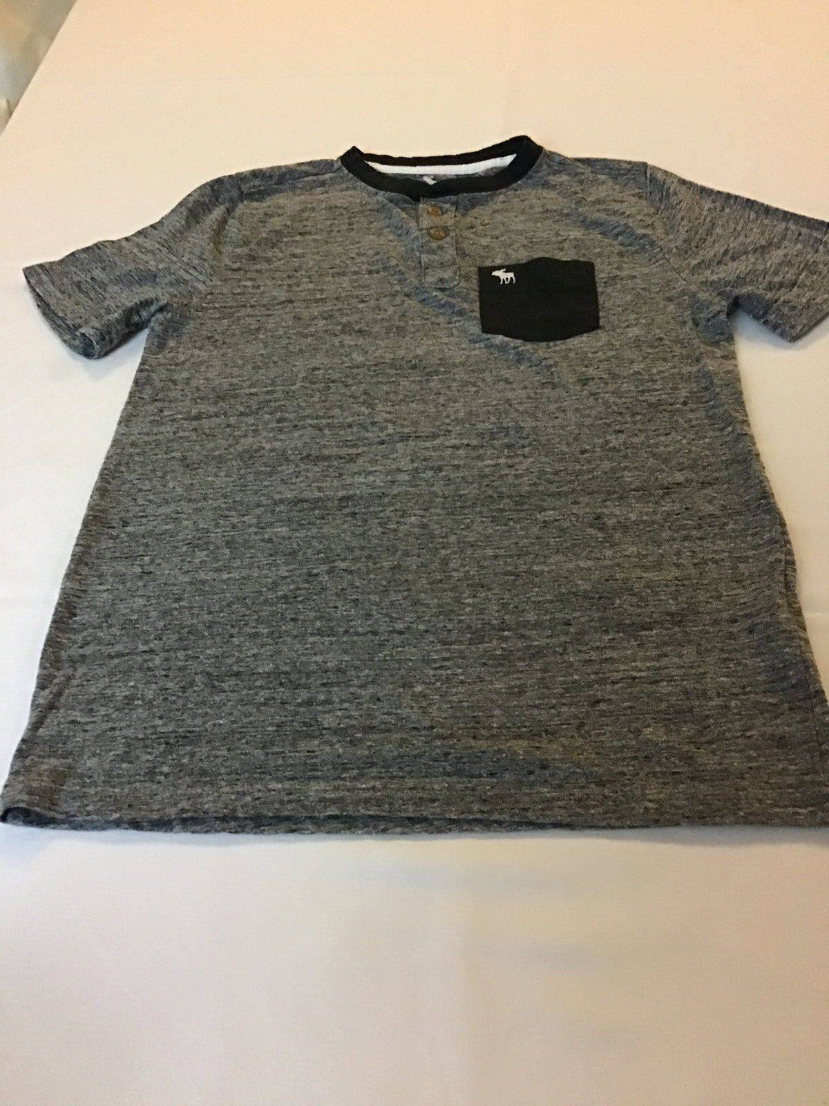 Abercrombie kids gray T-shirt with packet - size Youth - 12 (L)