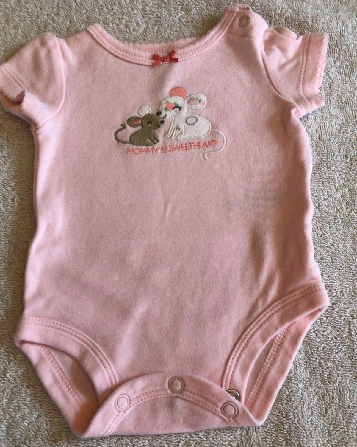 Carter's S/S EUC Onesie Pink Mommy's Sweetheart - size Month - Newborn