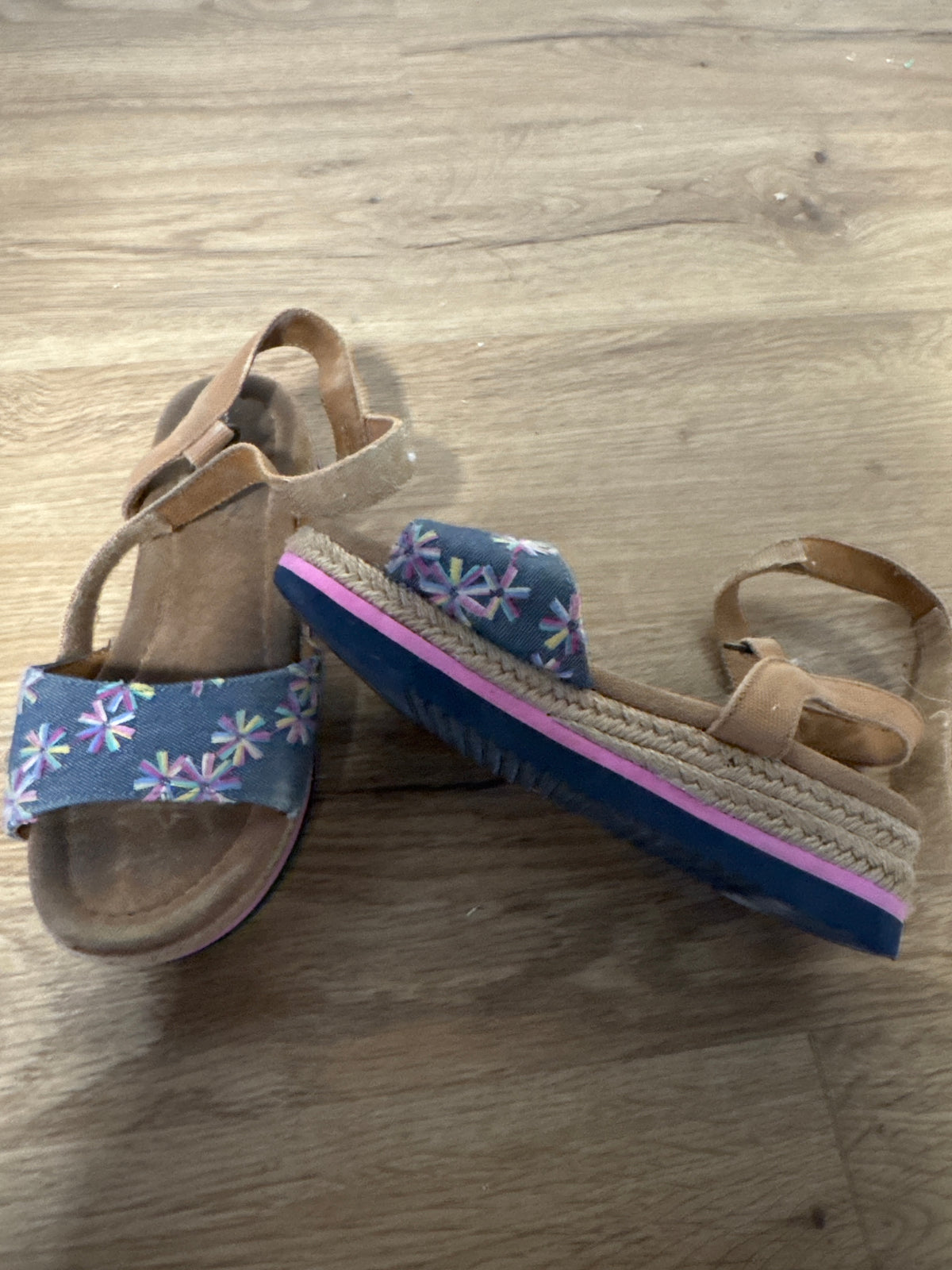 Tom's platform wedge Sandals Velcro straps - size Shoes - Kids 13