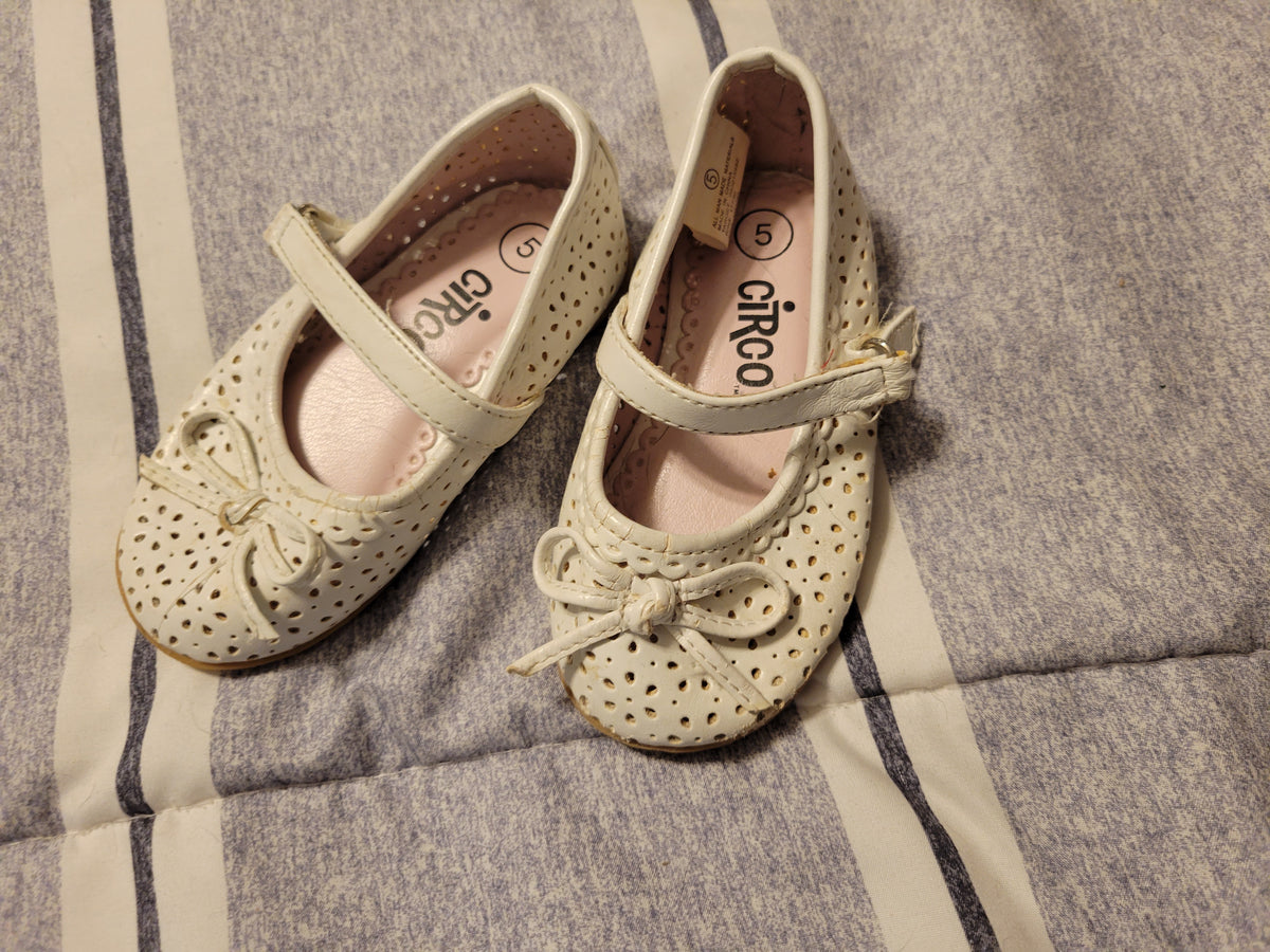 White patent leather Lace pattern and bows - size Shoes - Toddler 5