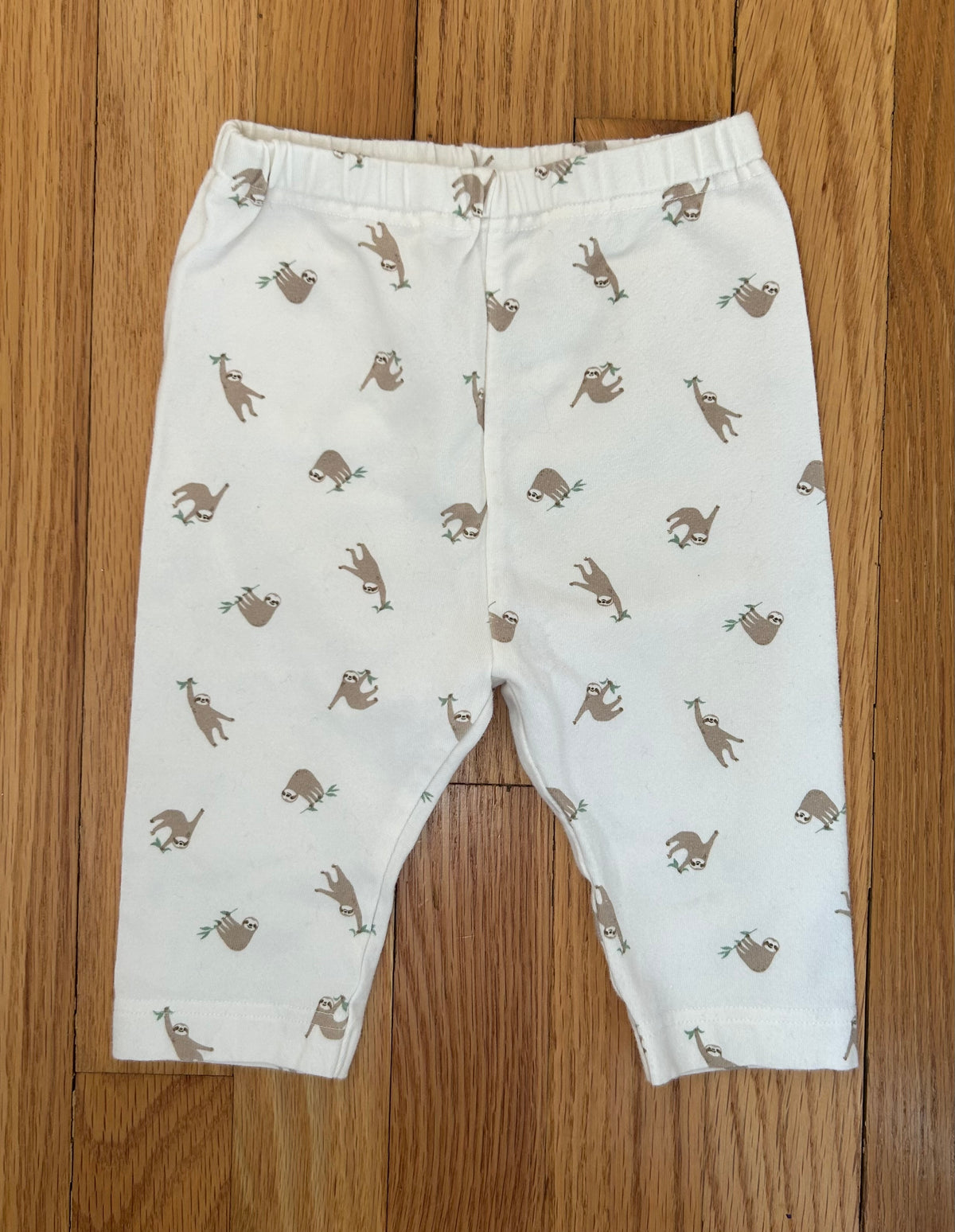 Uniqlo Sloth White Leggings EUC (run short) - size Month - 12-18 / 18M