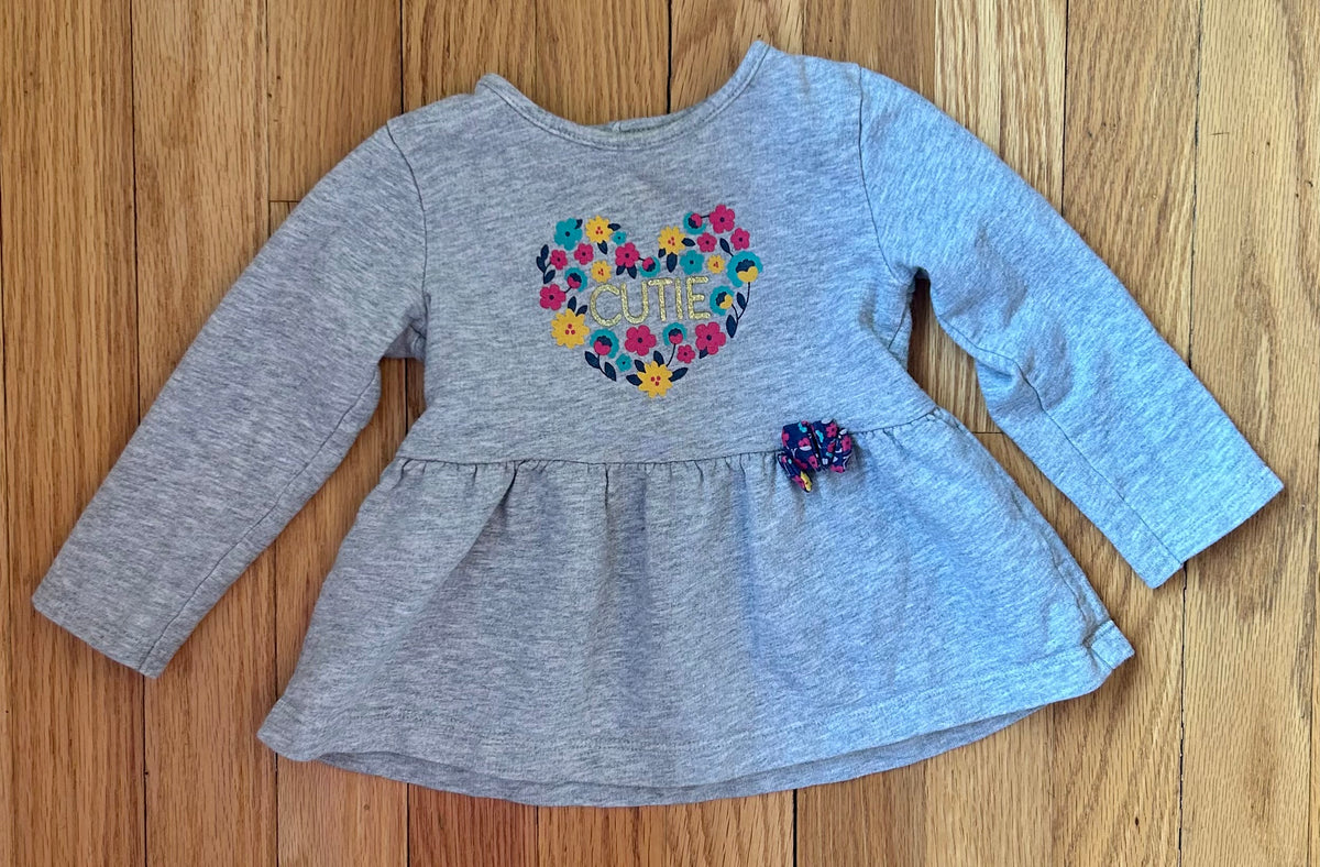 Carters Gray Heart and Flowers Top EUC (18M) - size Month - 12-18 / 18M