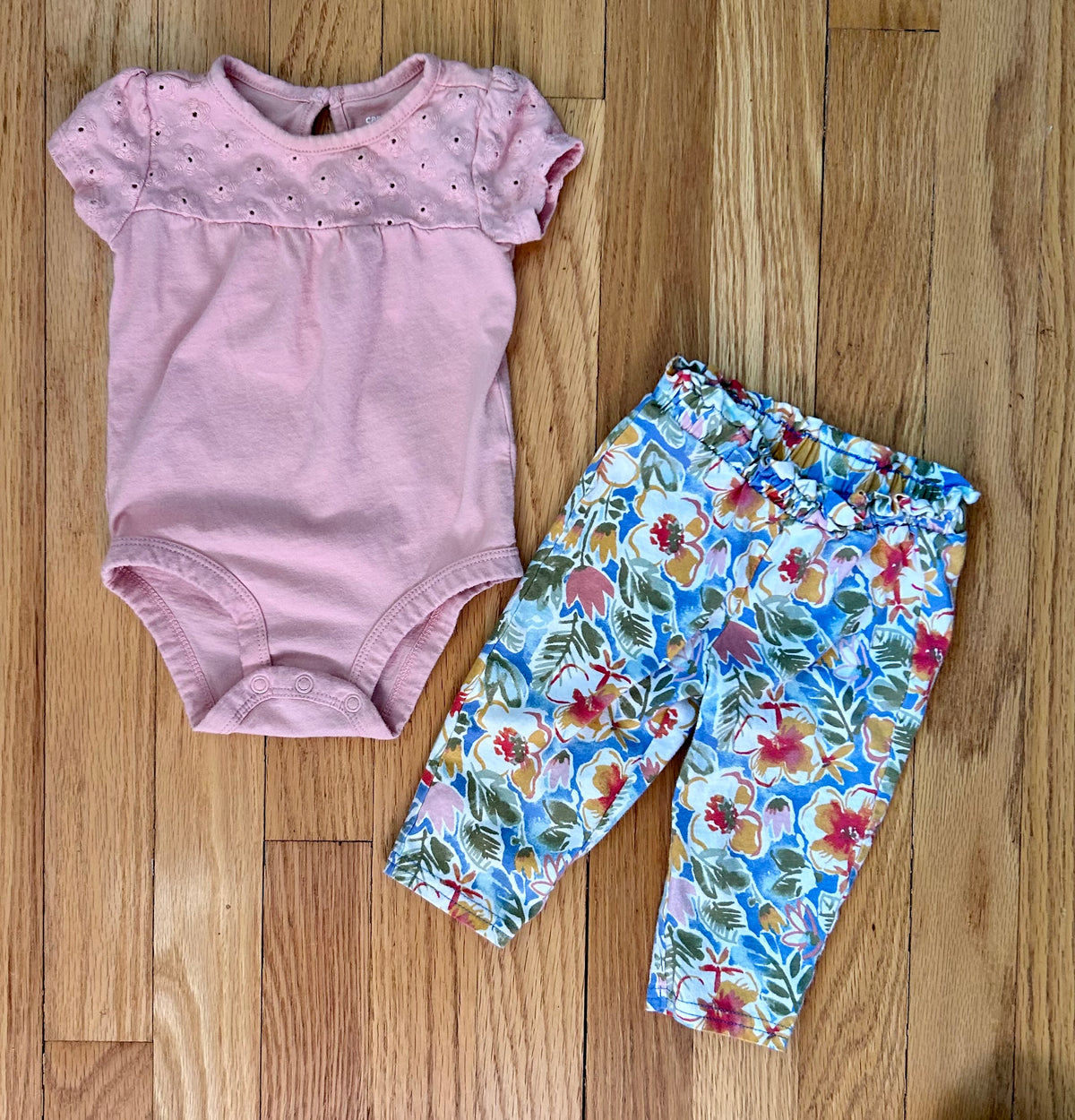 Carters Pink Onesie and Flower Pants EUC (6M) - size Month - 3-6 / 6M