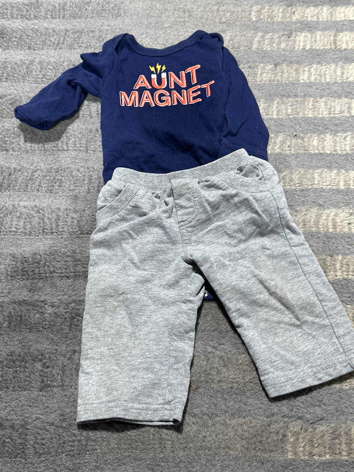 Aunt magnet long sleeve onesie w/ grey pants - size Month - 6-9 / 9M
