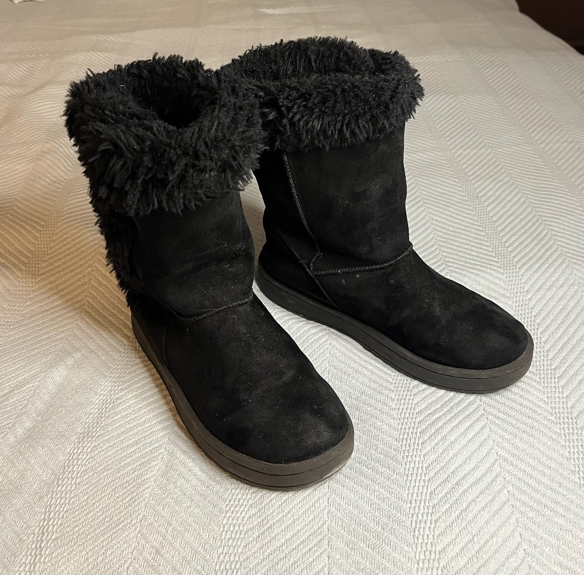 Black Faux Fur Boots Size 2 Medium, VGUC - size Shoes - Kids 2