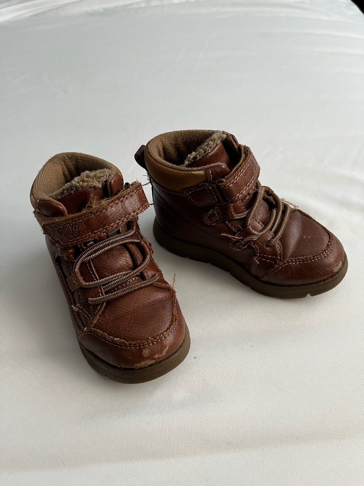 OshKosh Boots Size 6 GUC Sturdy Warm Brown Boots - size Shoes - Toddler 6