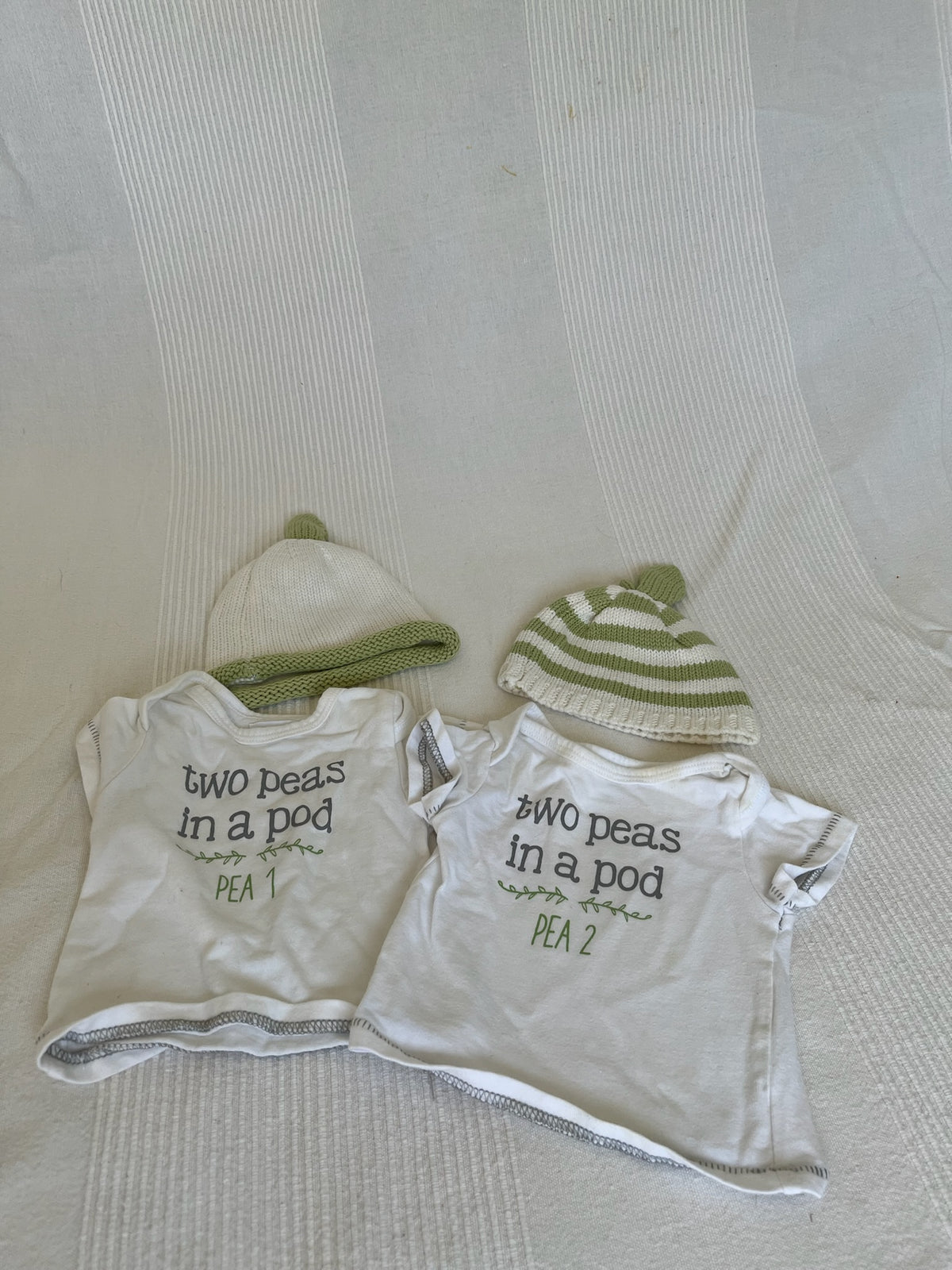Pea 1/Pea 2 Tees & Hats Twin Set, 0-3M, EUC - size Month - 0-3 / 3M