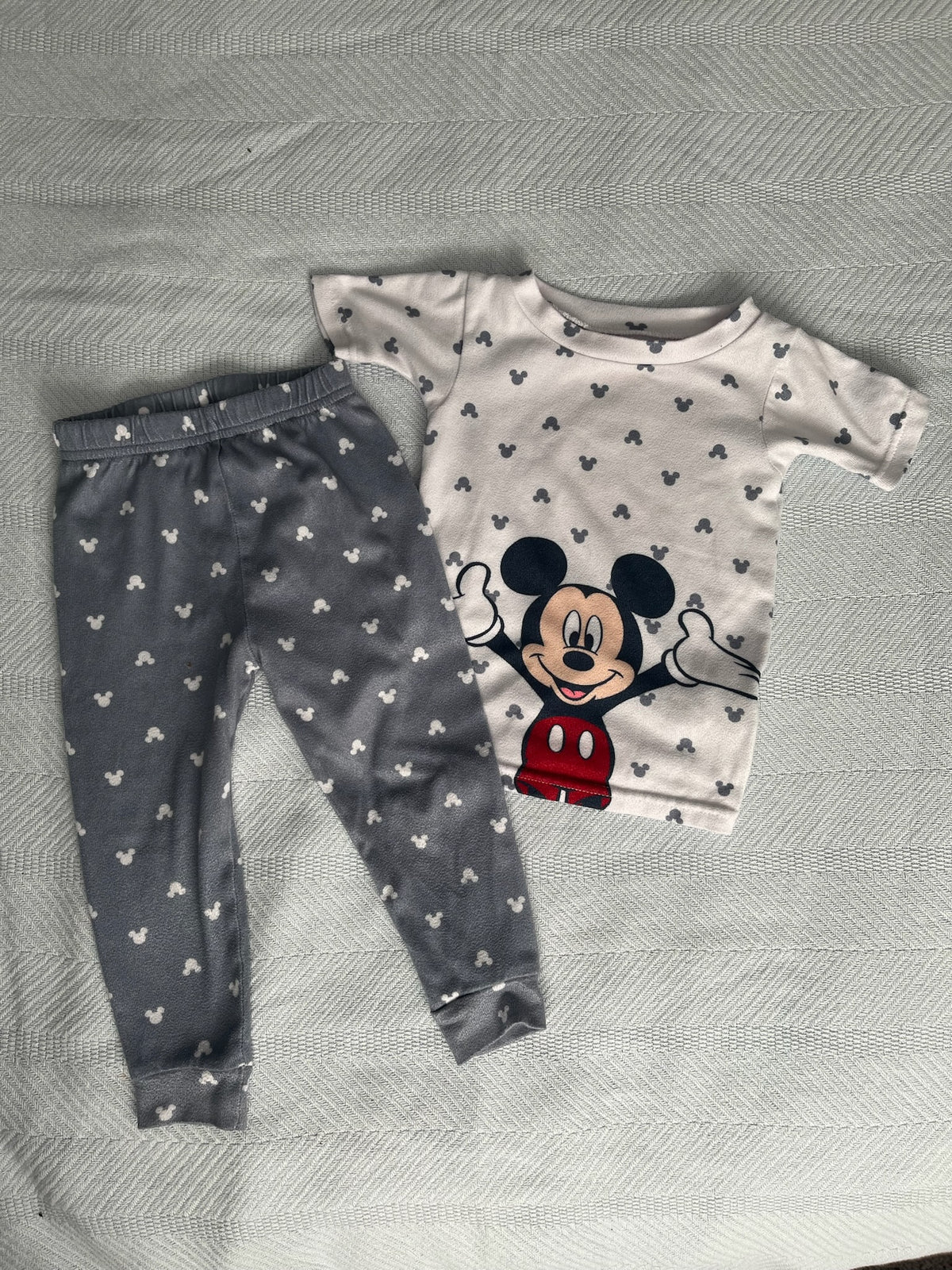 Disney Mickey SS Pajamas 24M, VGUC, Snug fit - size Month - 18-24 / 24M