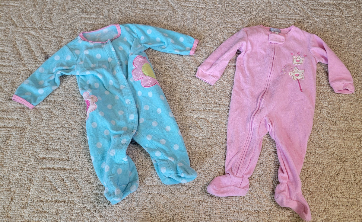 VGUC Carters 6m Fleece Sleepers. 2 Piece - size Month - 3-6 / 6M