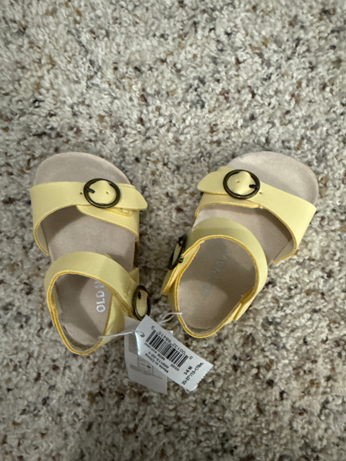 3-6M Yellow sandals NWT, Old Navy - size Shoes - Baby 2 / 3-6 mo