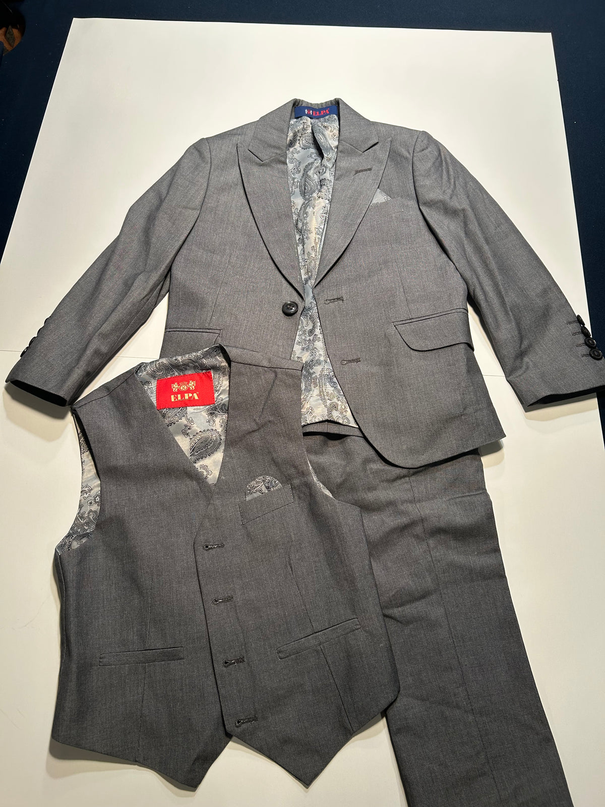 EUC Elpa brand Grey 3 piece suit - size Youth - 5 (XS)