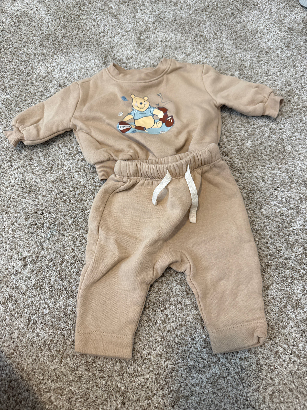 Winter outfit GUC Disney Winnie the pooh - size Month - 0-3 / 3M