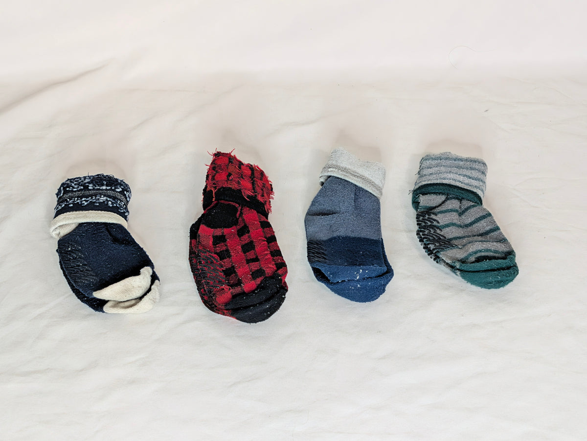 EUC 4 grippy crew socks, grn/gry stripe, nvy/blu/ - size Toddler - 3T