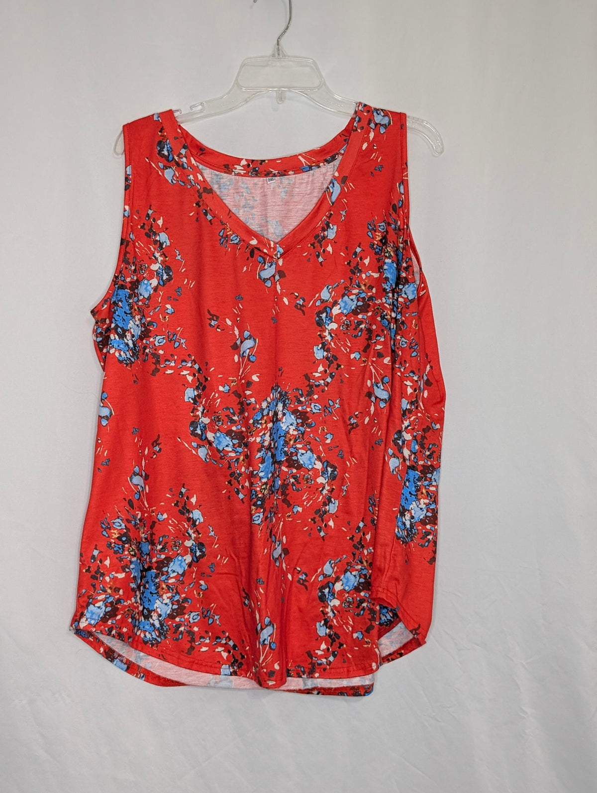 EUC v-neck tank, red w/ blue & cream print - size Women - 2X (20/22W)