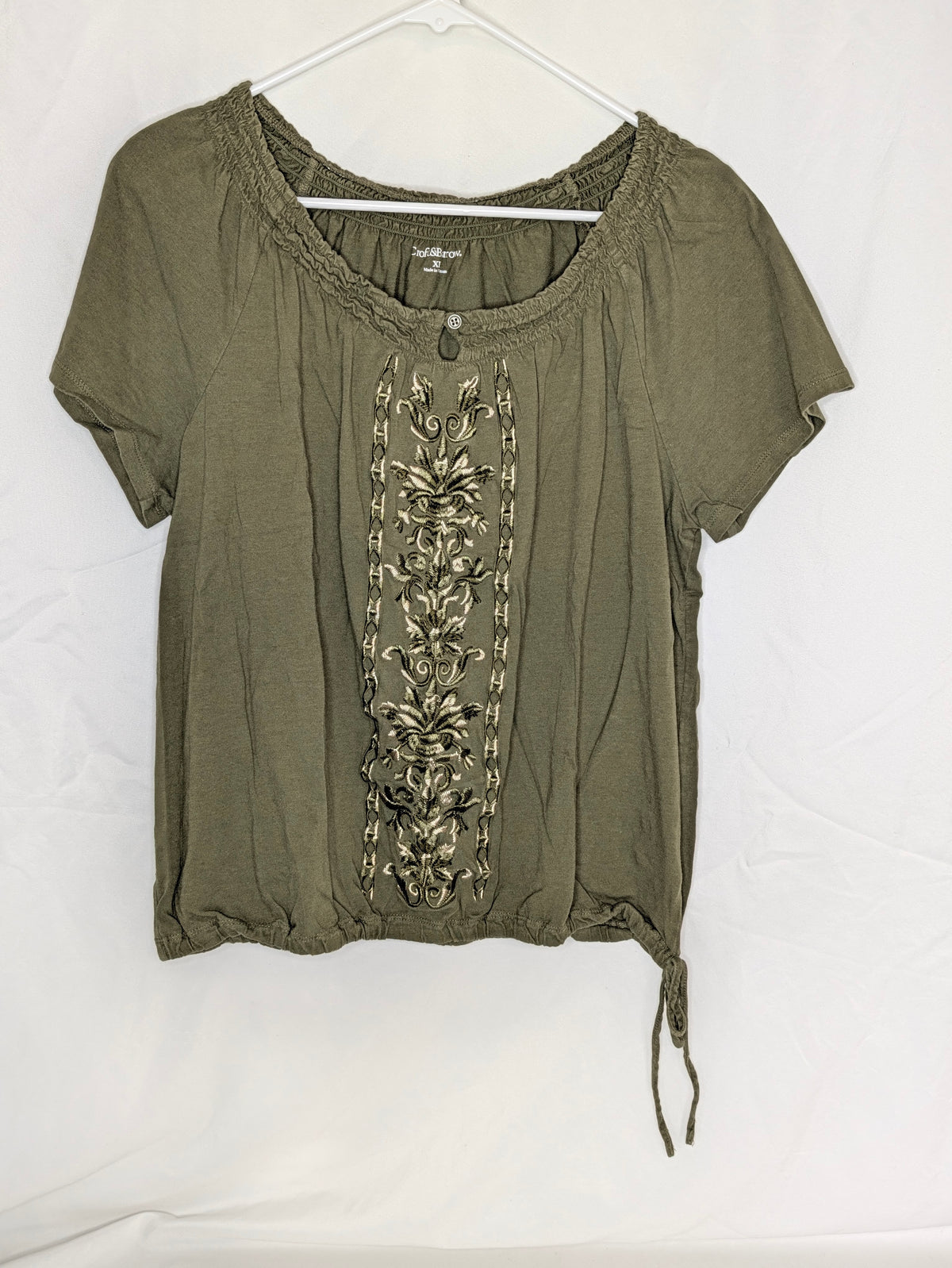 EUC C&B army green s/s top w/ embroidered front - size Women - XL (16/18)
