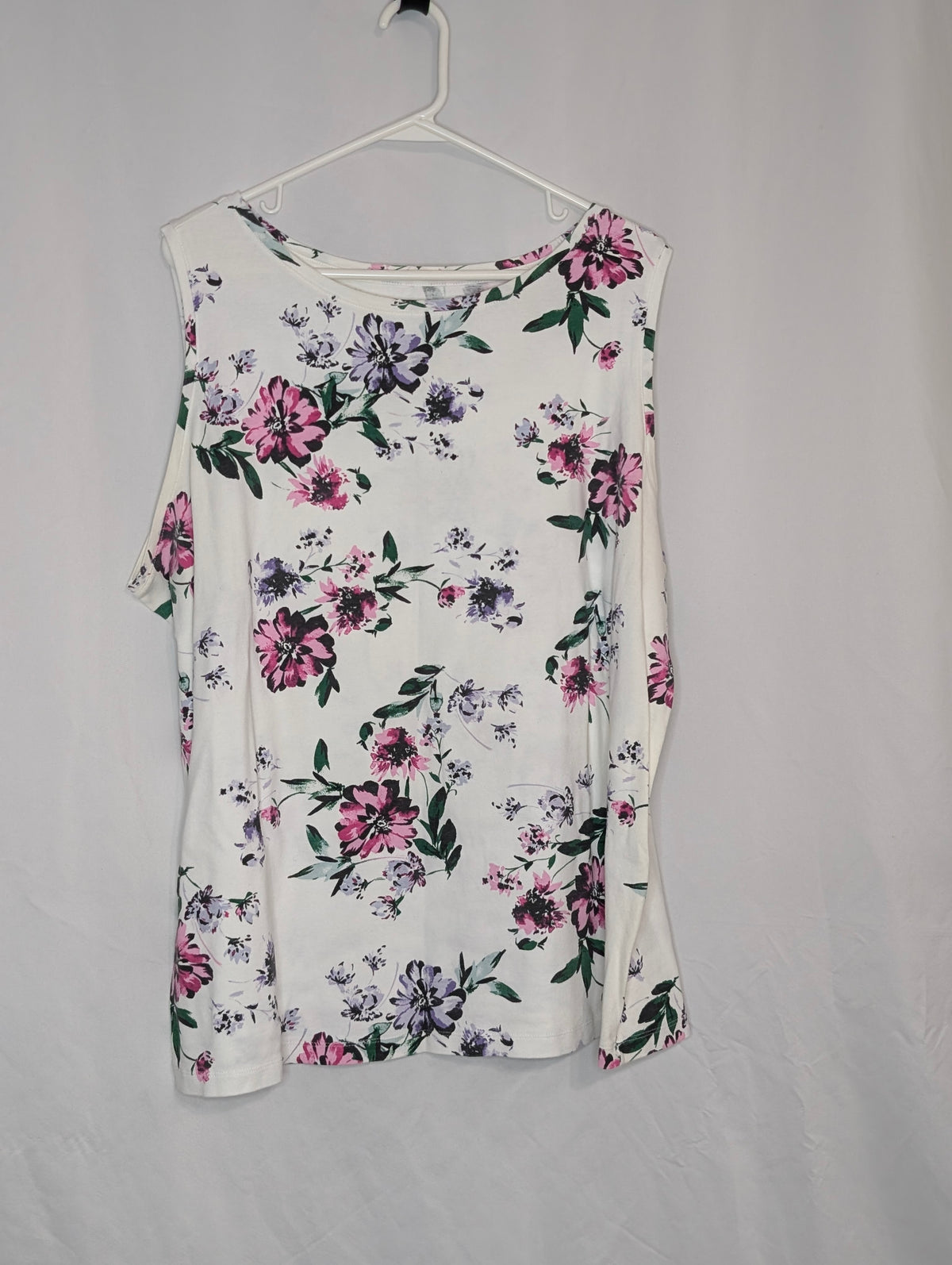 EUC C&B white tank w/ pink/purple/green floral - size Women - 2X (20/22W)