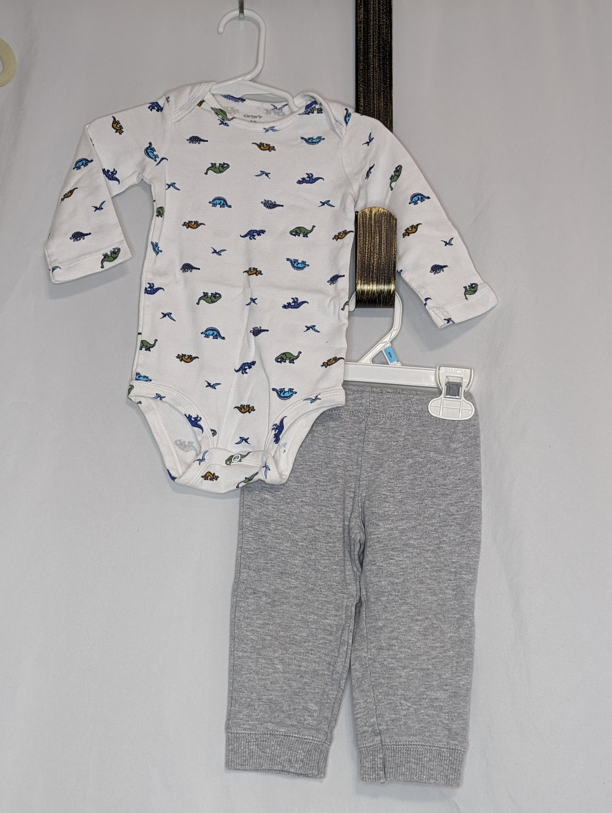 EUC Carter 2pc, l/s dino print on white onesie, - size Month - 9-12 / 12M