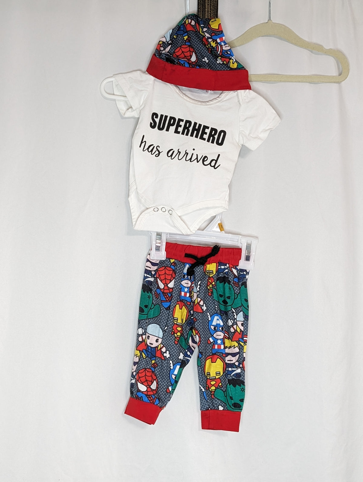 VGUC Marvel 3pc set, hat and pants w/ characters, - size Month - 0-3 / 3M