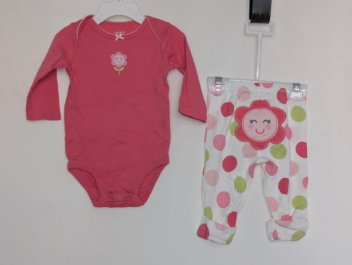VGUC Carter 2pc, white flower butt dotted pants - size Month - 3-6 / 6M