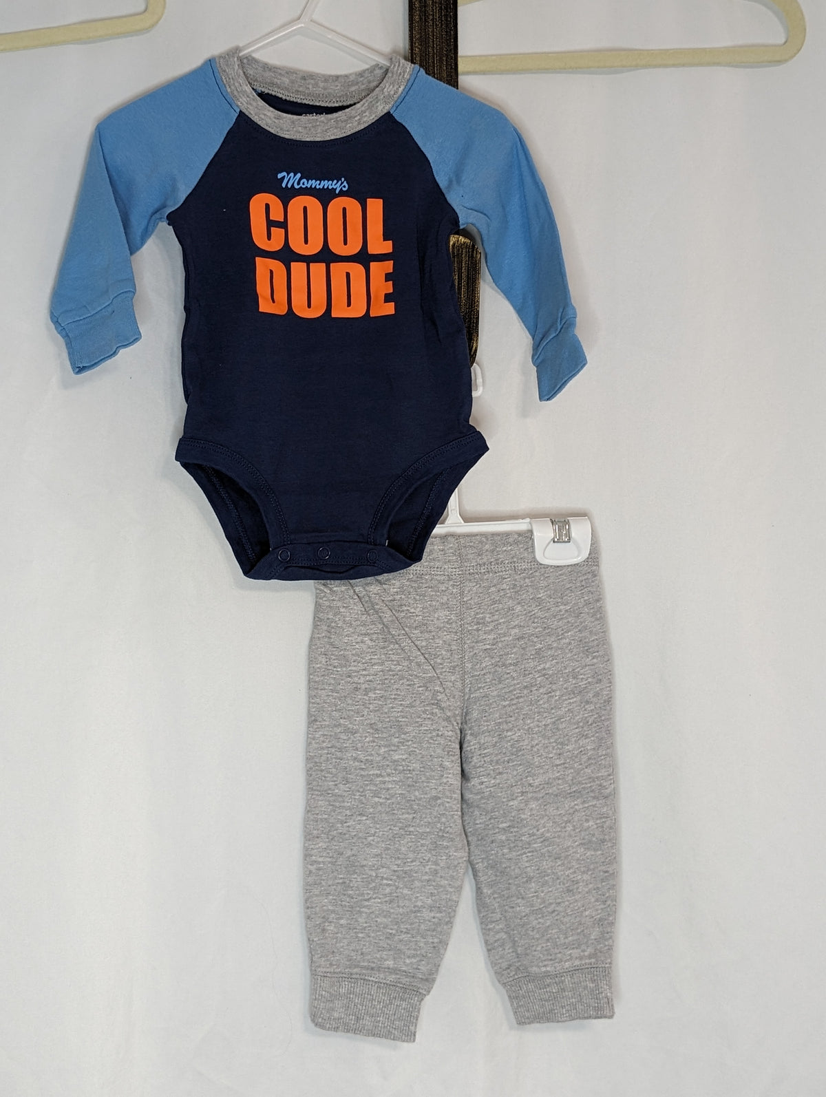 EUC Carter 2pc, grey pants, two tone l/s blue - size Month - 6-9 / 9M