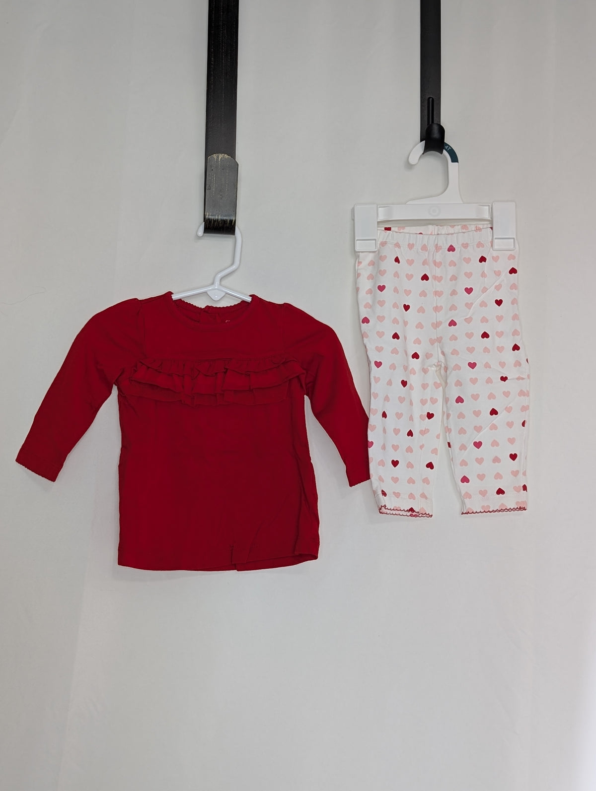EUC 2pc Carter, l/s red ruffle top, ivory pants - size Month - 6-9 / 9M
