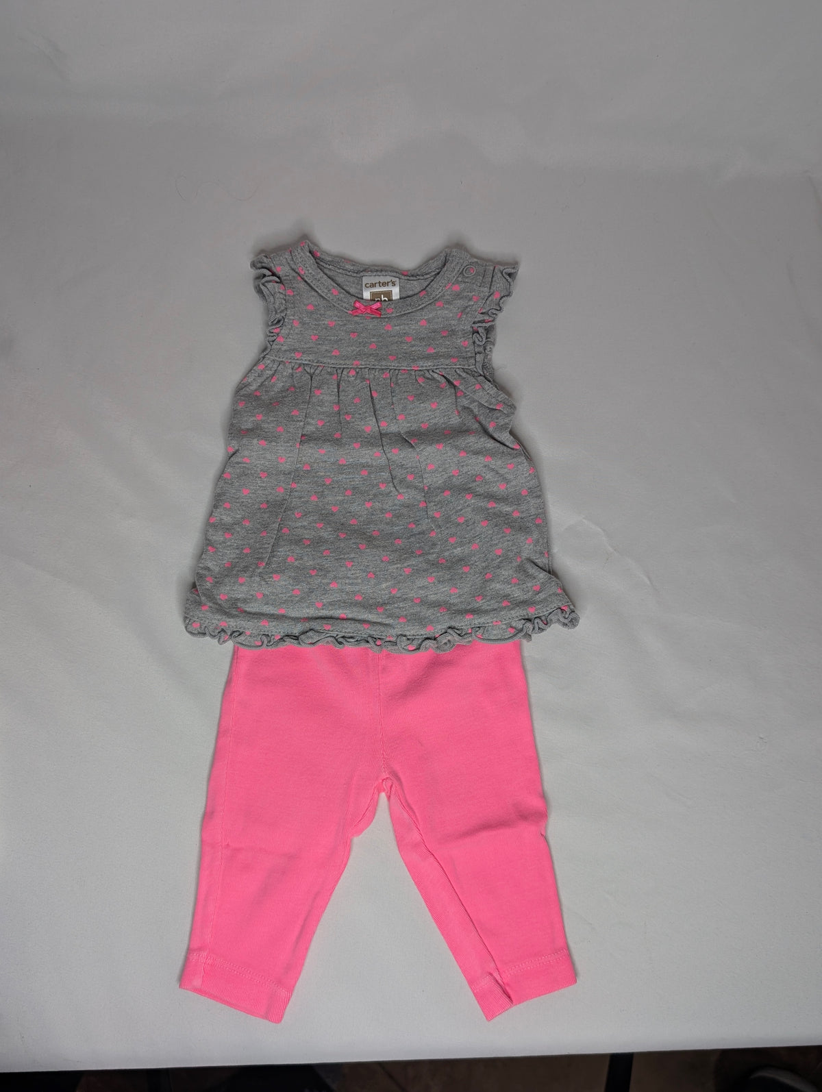 VGC Carter 2pc, hot pink leggings & sleeveless - size Month - Newborn