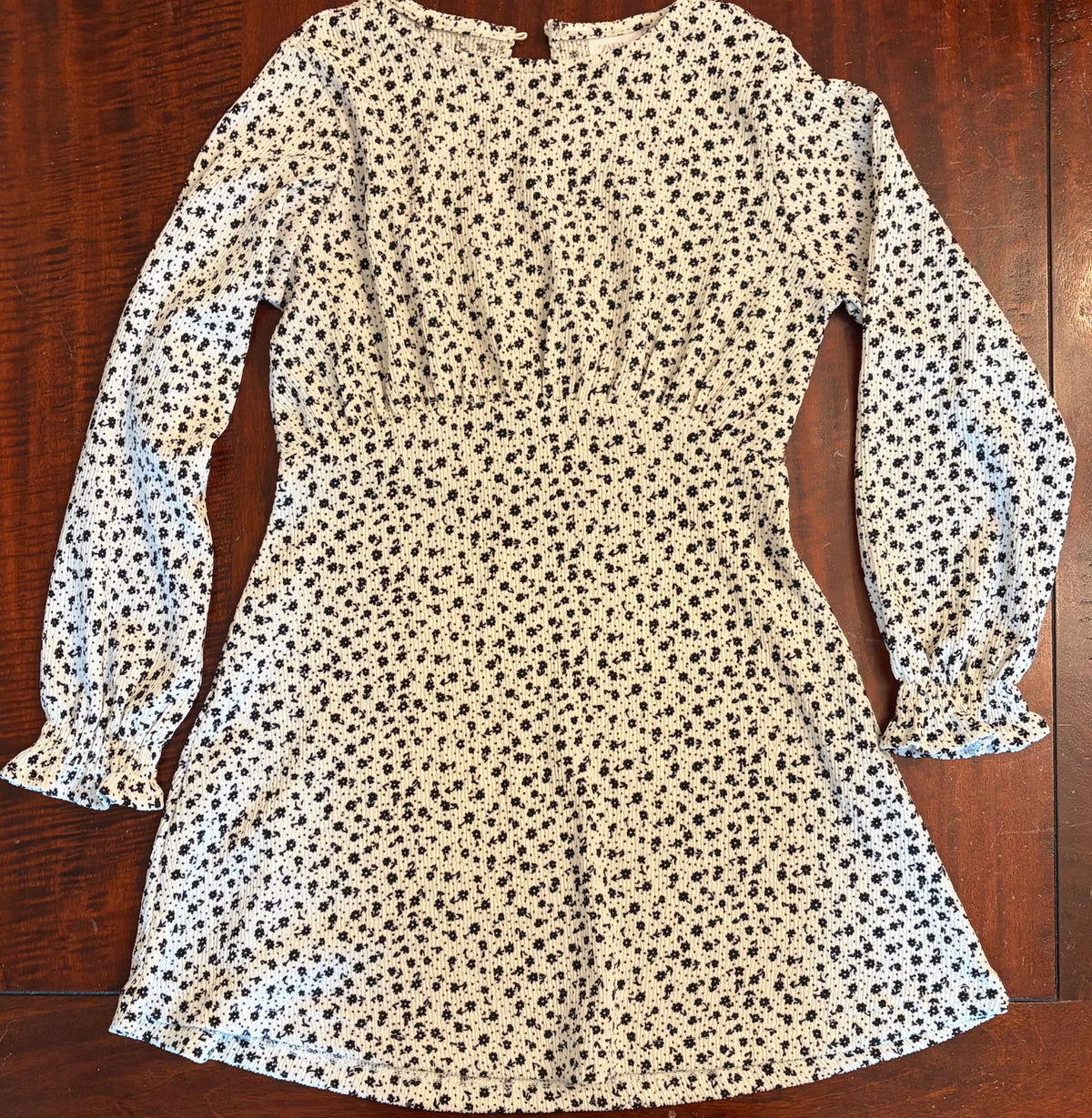 ZARA LONG SLEEVE EUC STRETCHY DRESS WHITE & - size Youth - 8 (M)