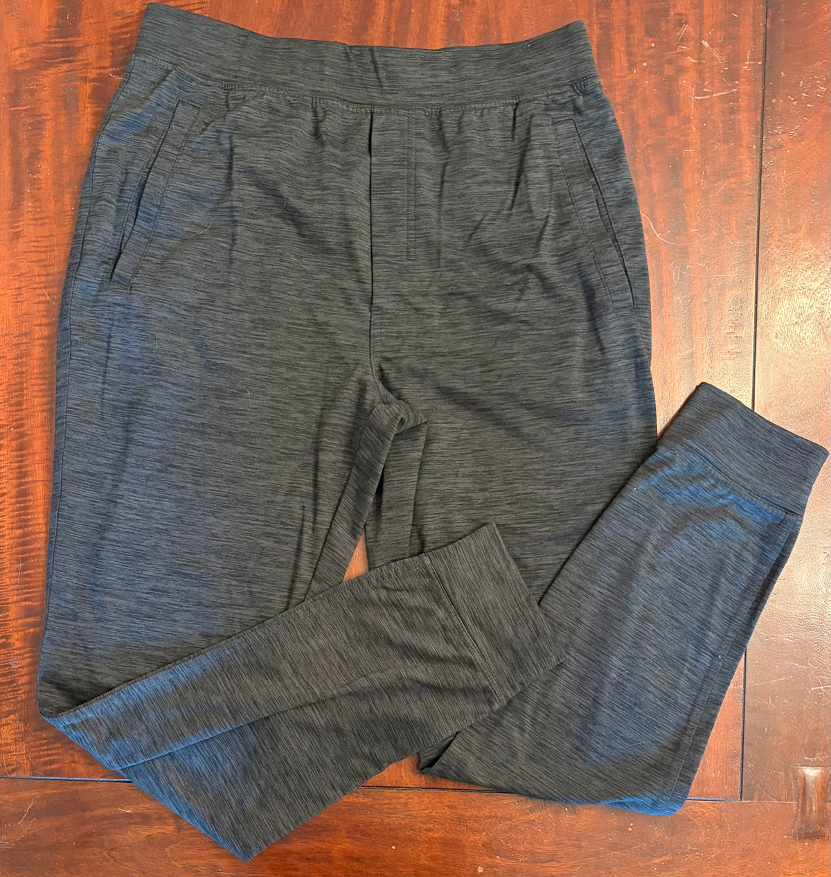 DARK GRAY GAIAM GUC POLIESTER STRETCHY - size Teen/Men - M (32-34)
