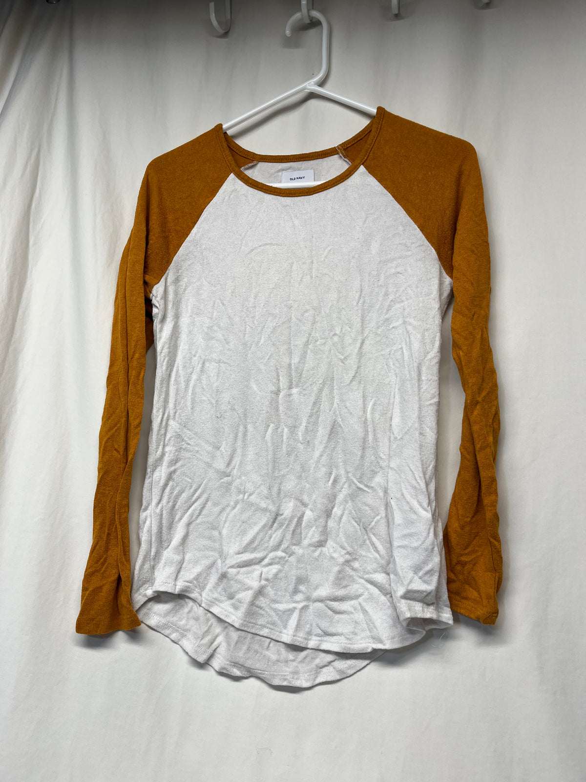 Old Navy white & mustard soft baseball l/s top - size Youth - 14 (XL)