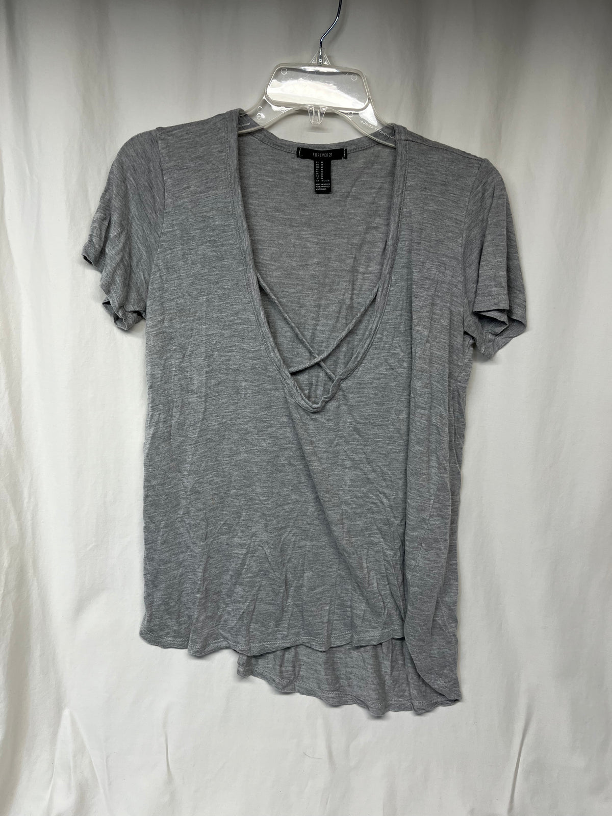 Forever 21 deep v-neck grey soft knit tee w/ - size Women - M (8/10)