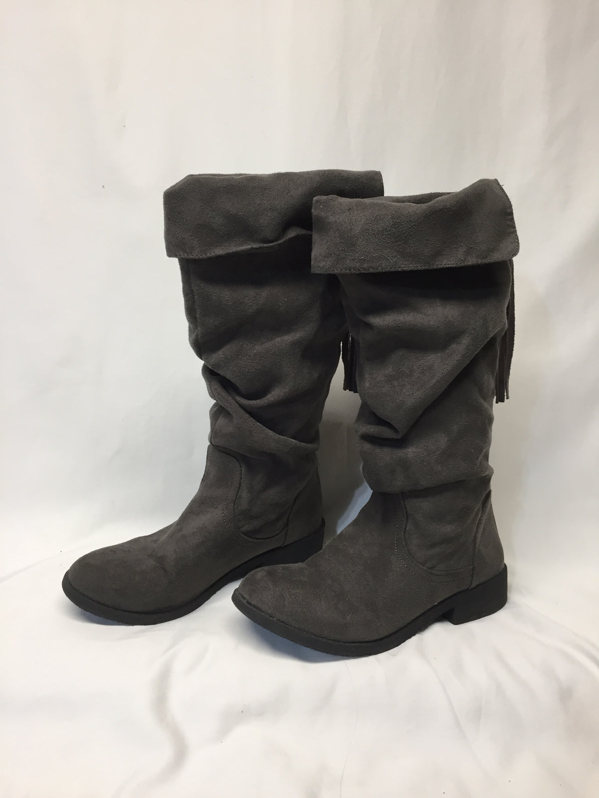 So gray tall suede boots back zip w/ tassles - size Shoes - Kids 3