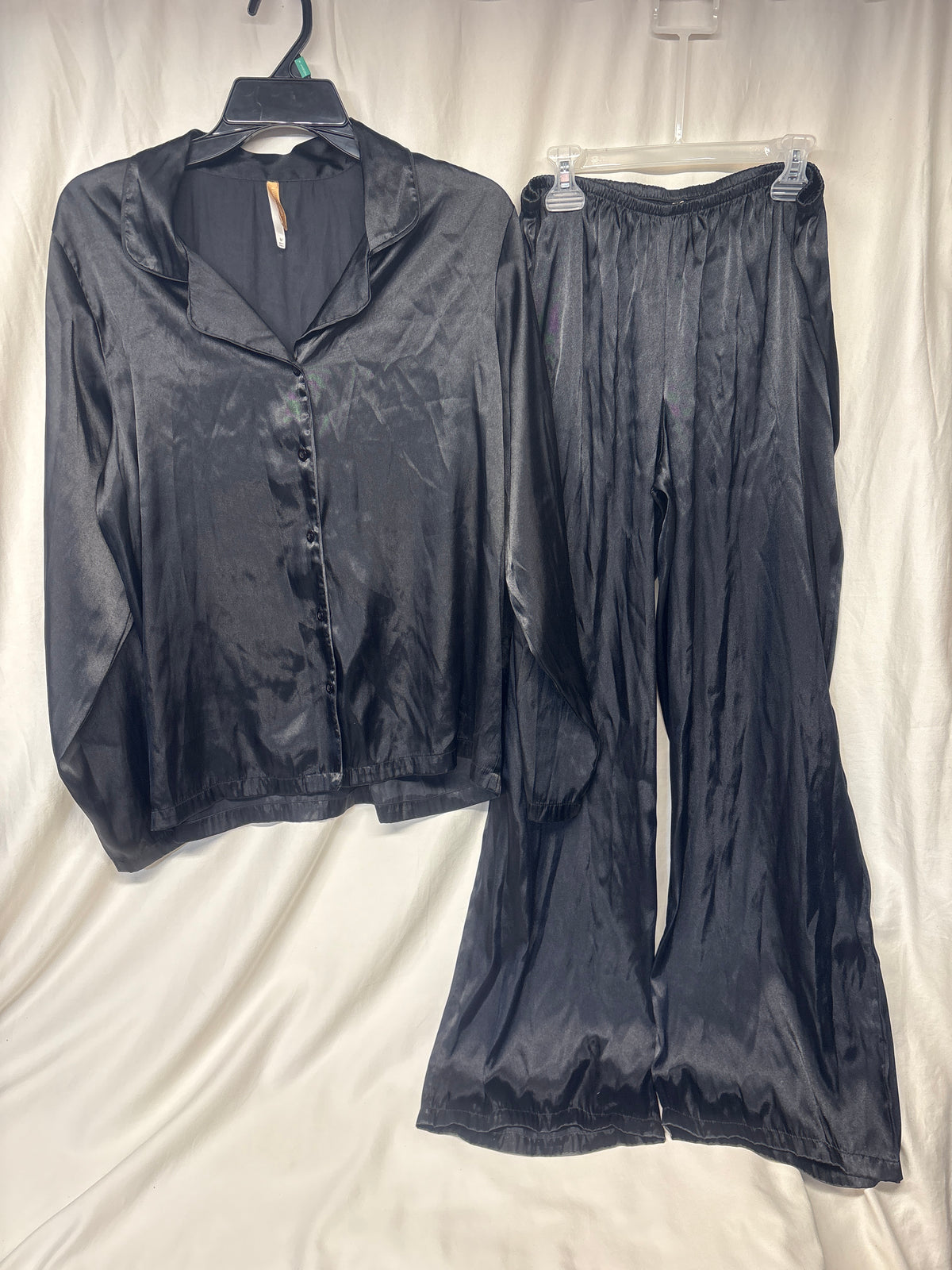 Gillian & O'Malley black satin 2pc PJs - l/s top - size Women - M (8/10)