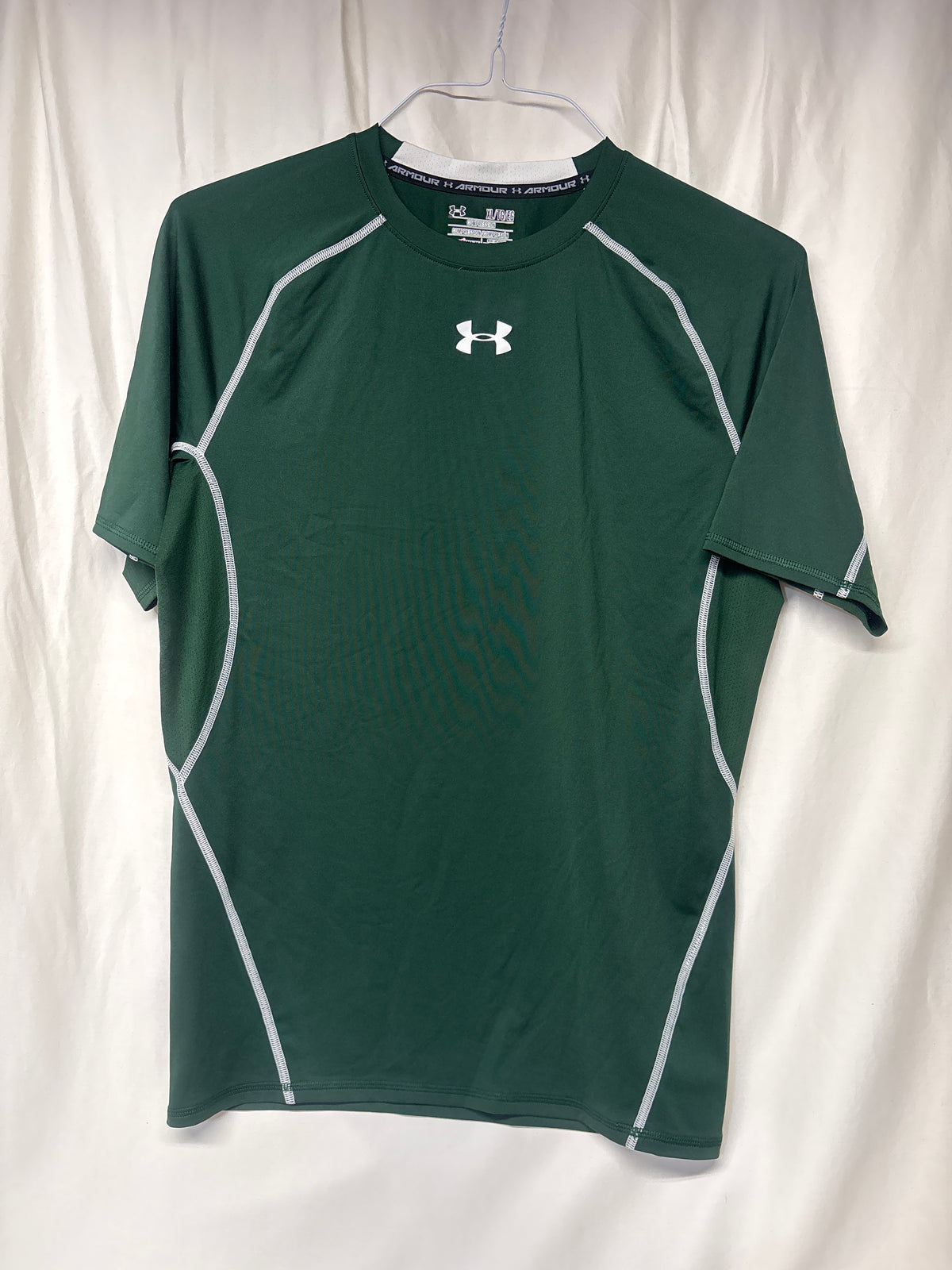 Under Armour green compression athletic tee - size Teen/Men - XL (40-42)