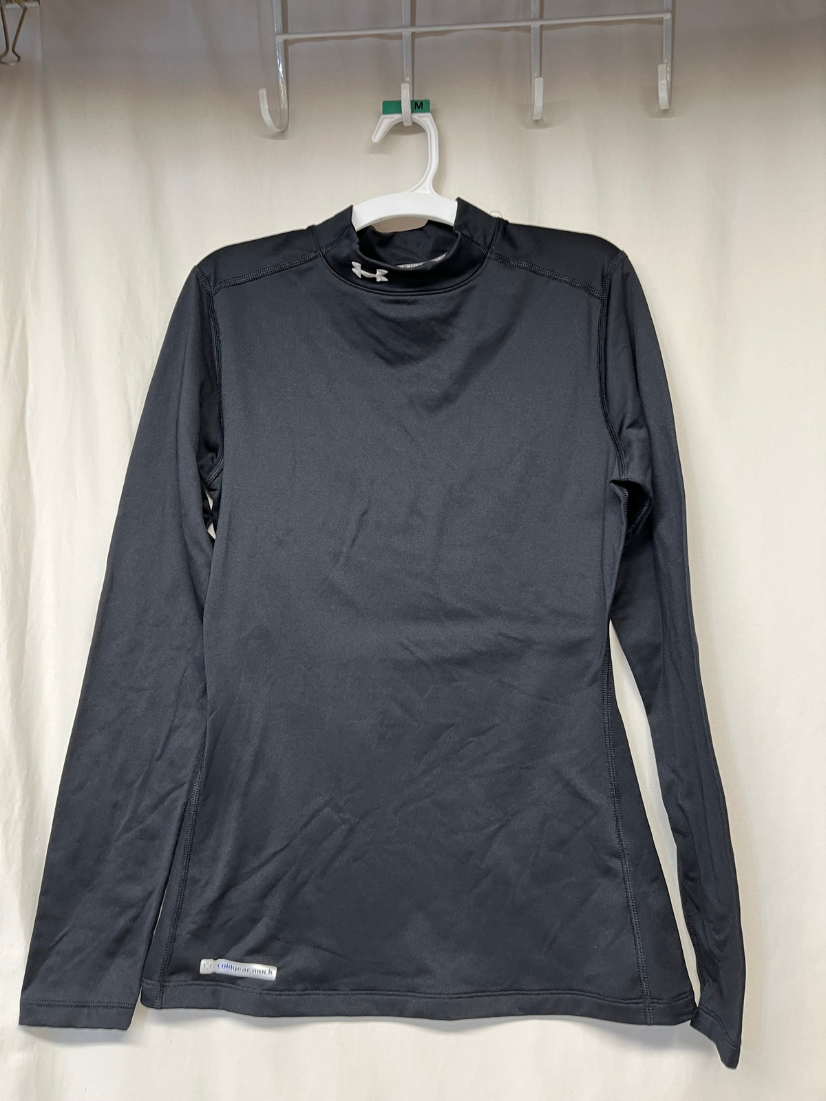 Under Armour black mock turtleneck fitted l/s - size Junior - M (7/9)